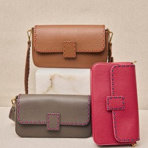 BOLSO SOLAPA CON RIBETE CROCHÉ