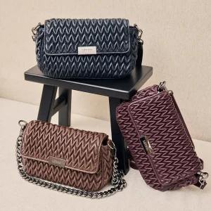 BOLSO PLISADO CON SOLAPA