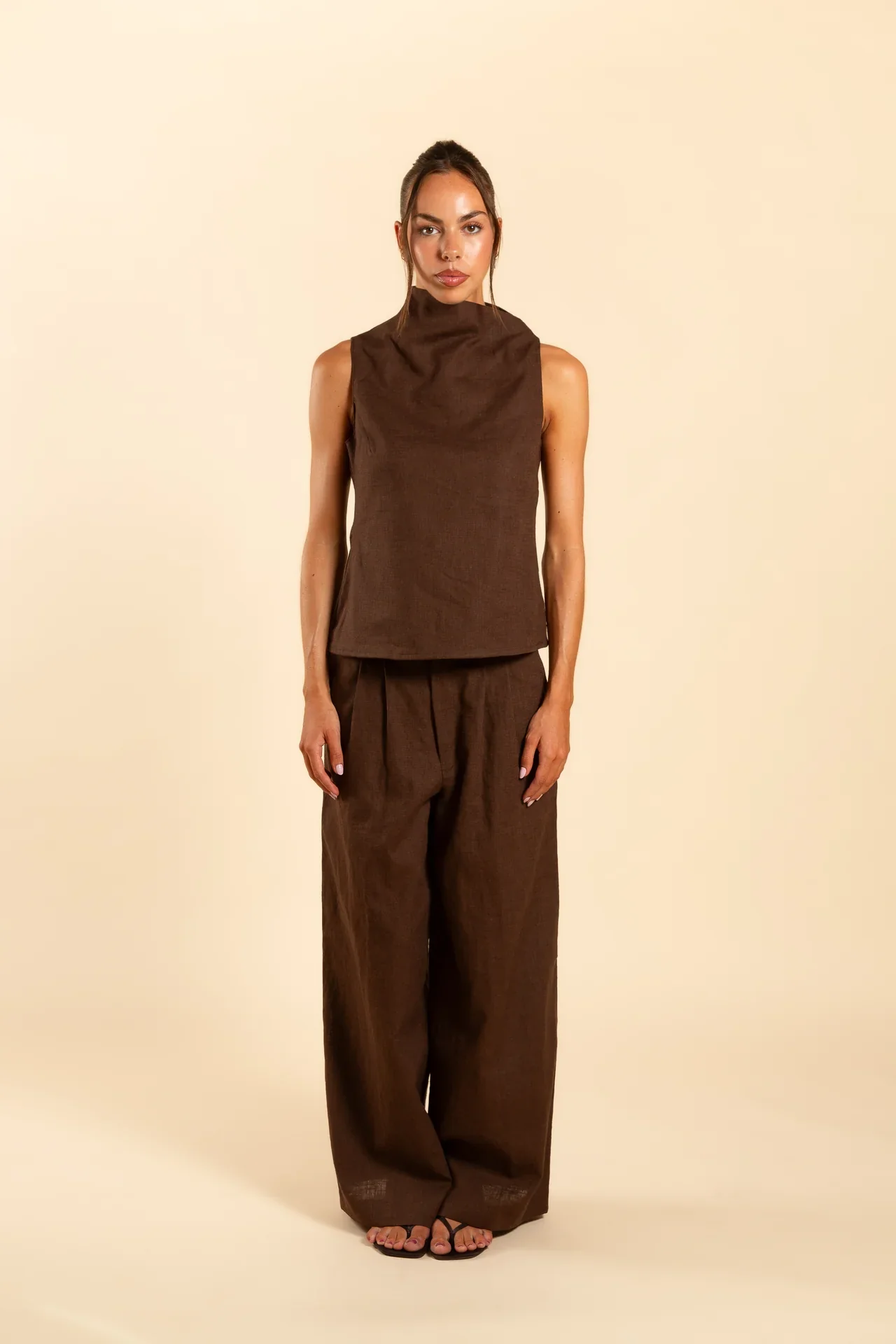 TOP CUELLO ALTO | MARRON