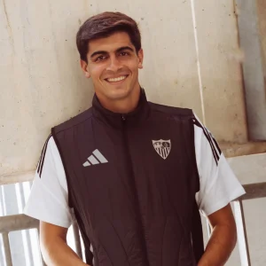 Chaqueta adulto paseo Sevilla FC 25/26 negra