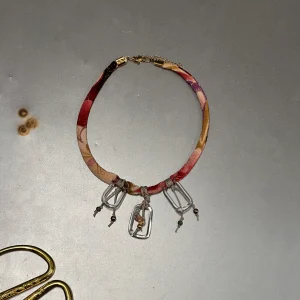 COLLAR SEDA + CRISTAL