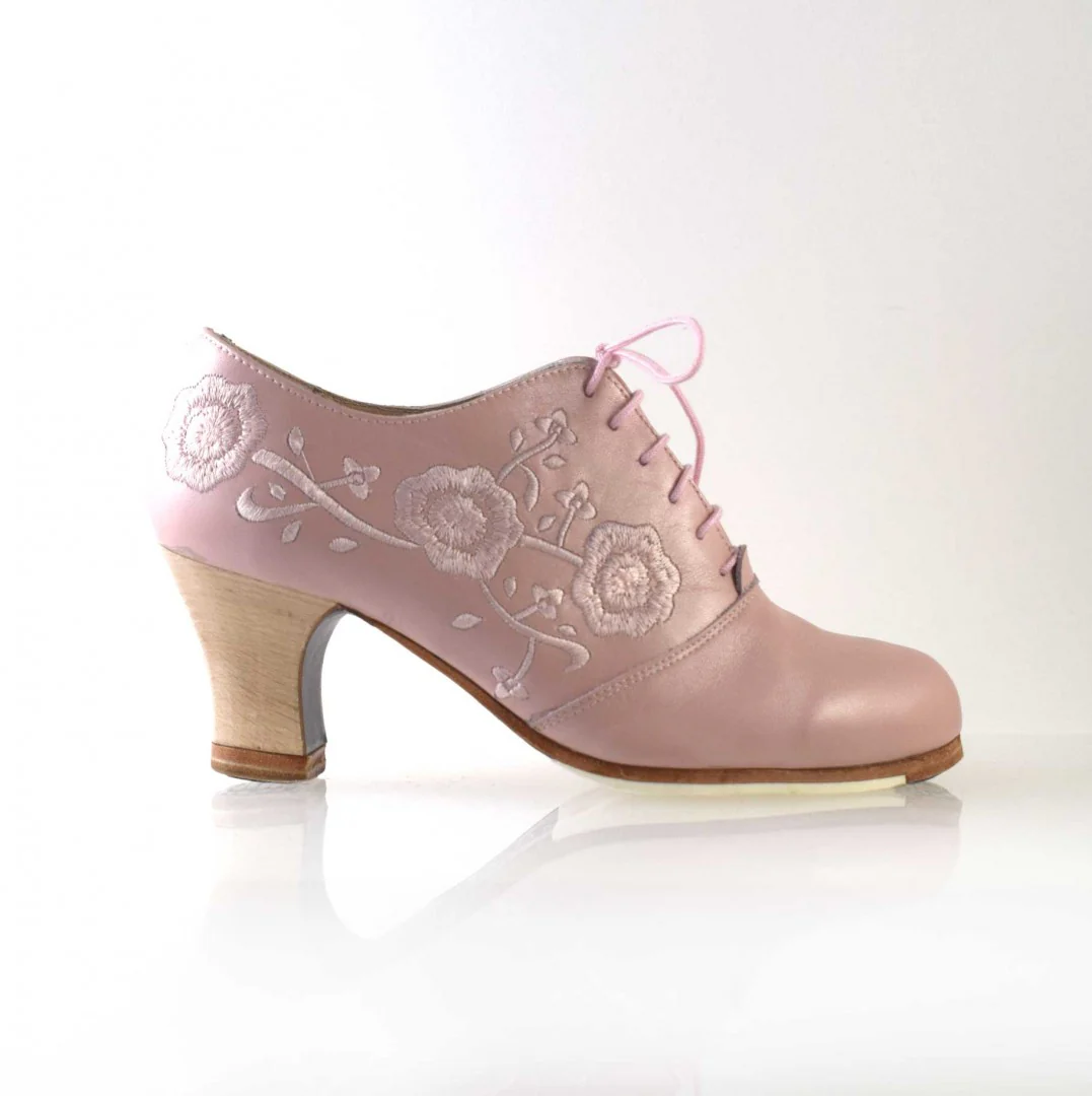 Zapato de flamenco M17 INGLÉS BORDADO de Begoña Cervera - Imagen 5