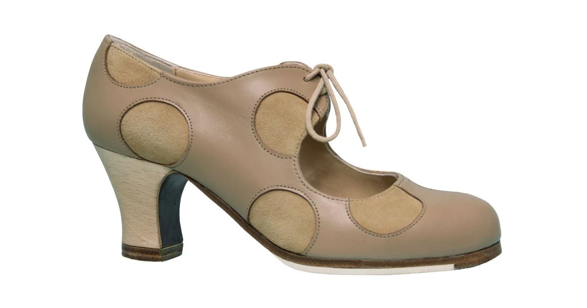 Zapato de flamenco M77 LUNARES CORDONES de Begoña Cervera - Imagen 5