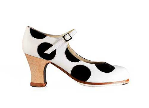 Zapato de flamenco M68 LUNARES de Begoña Cervera