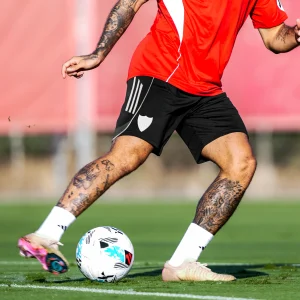 Short adulto entrenamiento Sevilla FC 25/26 negro
