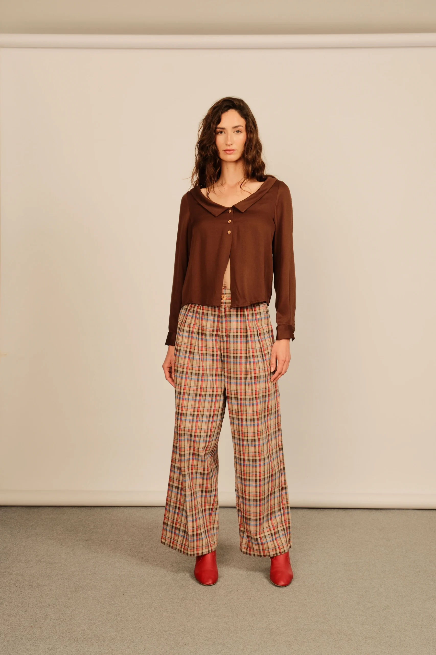 CAMISA GRACA | CHOCOLATE - Imagen 3