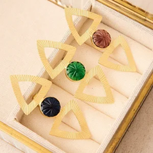 BROCHE TRIÁNGULO PIEDRA SEMIPRECIOSA