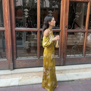 VESTIDO ASIMÉTRICO BROSHETO AMARILLO