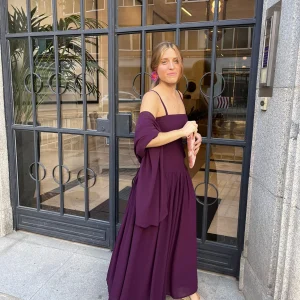 VESTIDO CON CAPA CAMPELLIO MORADO