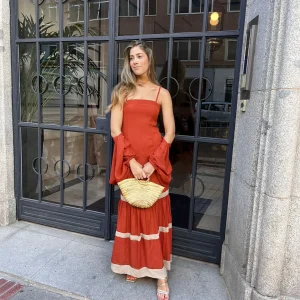 VESTIDO CON CAPA PONIENTE NARANJA